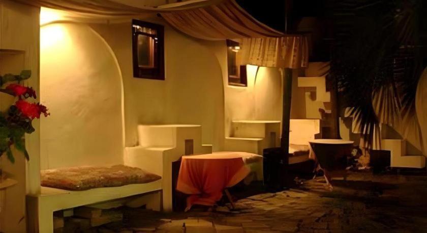 Arabian Art Hotel & Gallery 御宿町 エクステリア 写真